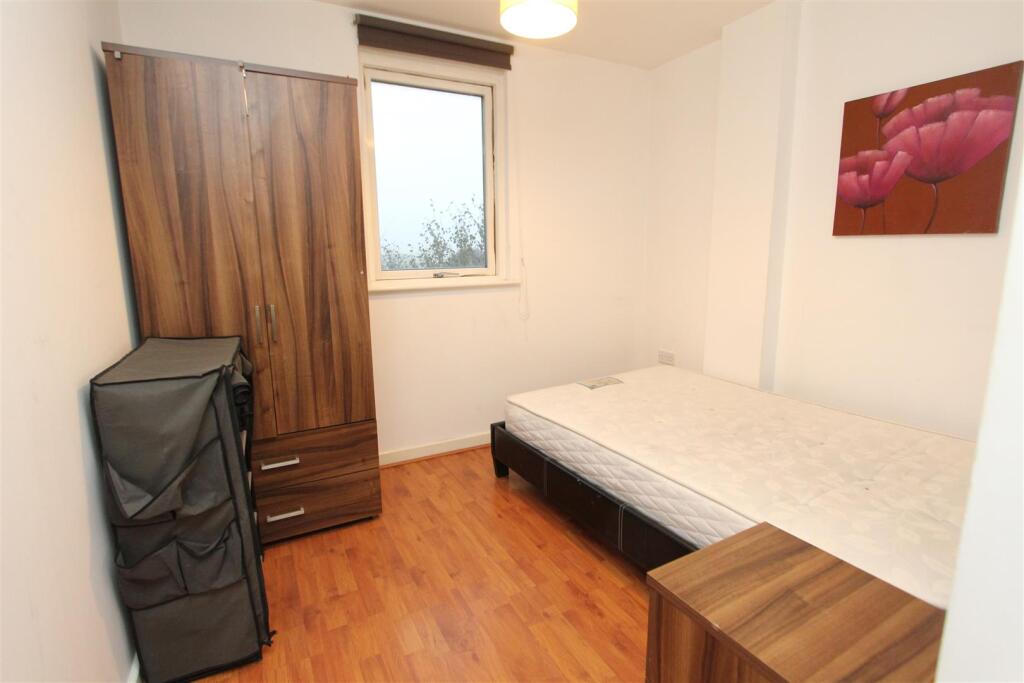 Bedroom 2.JPG