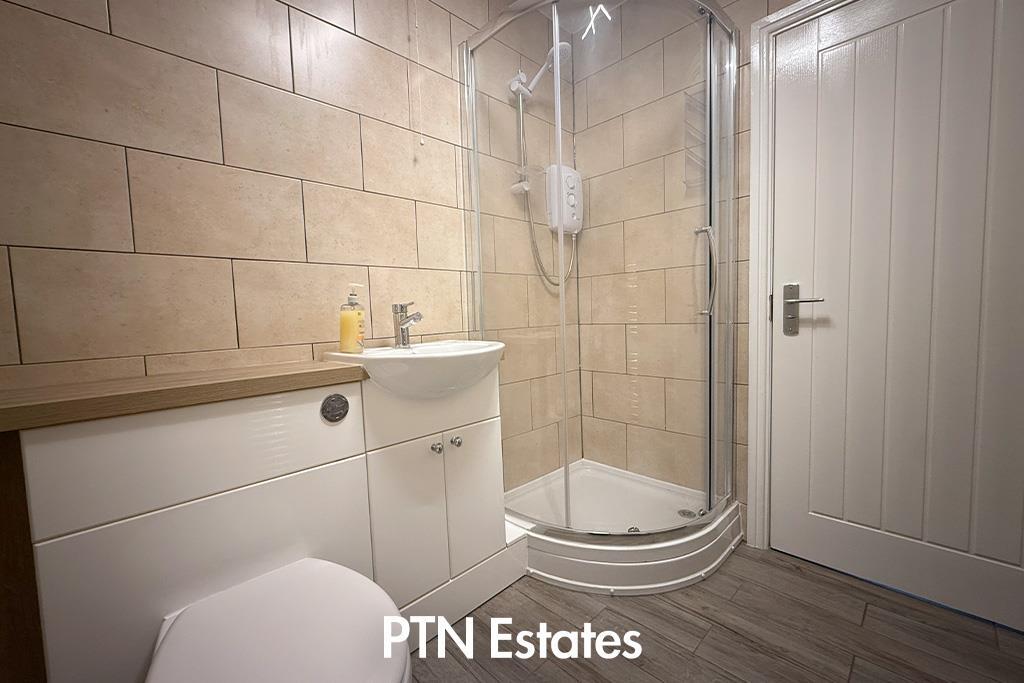 bathroom 3 light .jpg