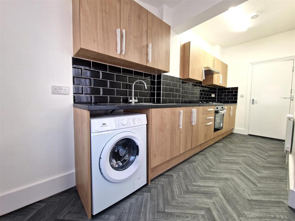 Kitchen 1.jpg