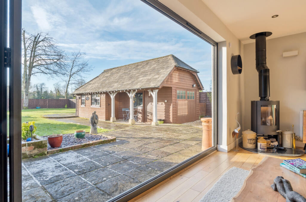 1396317-28-695d3a...