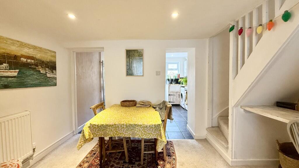 Lounge/dining roo...