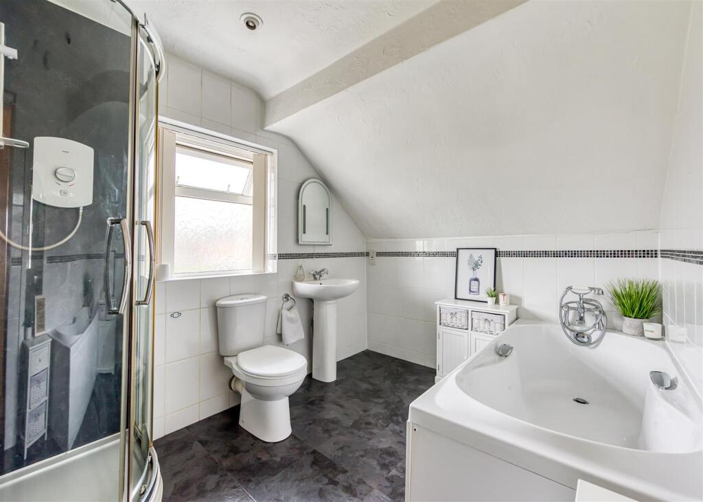 18 Charters Avenue-bathroom.jpg