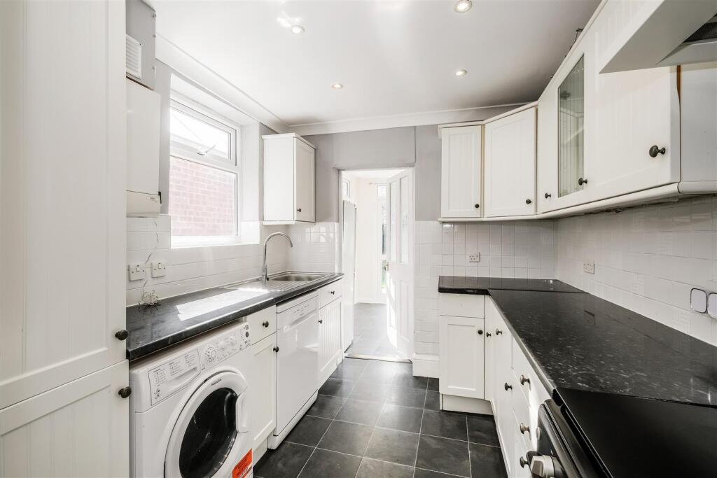 21 Woodend road-18.jpg