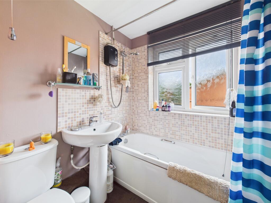 CAM01605G0-PR0985-STILL012