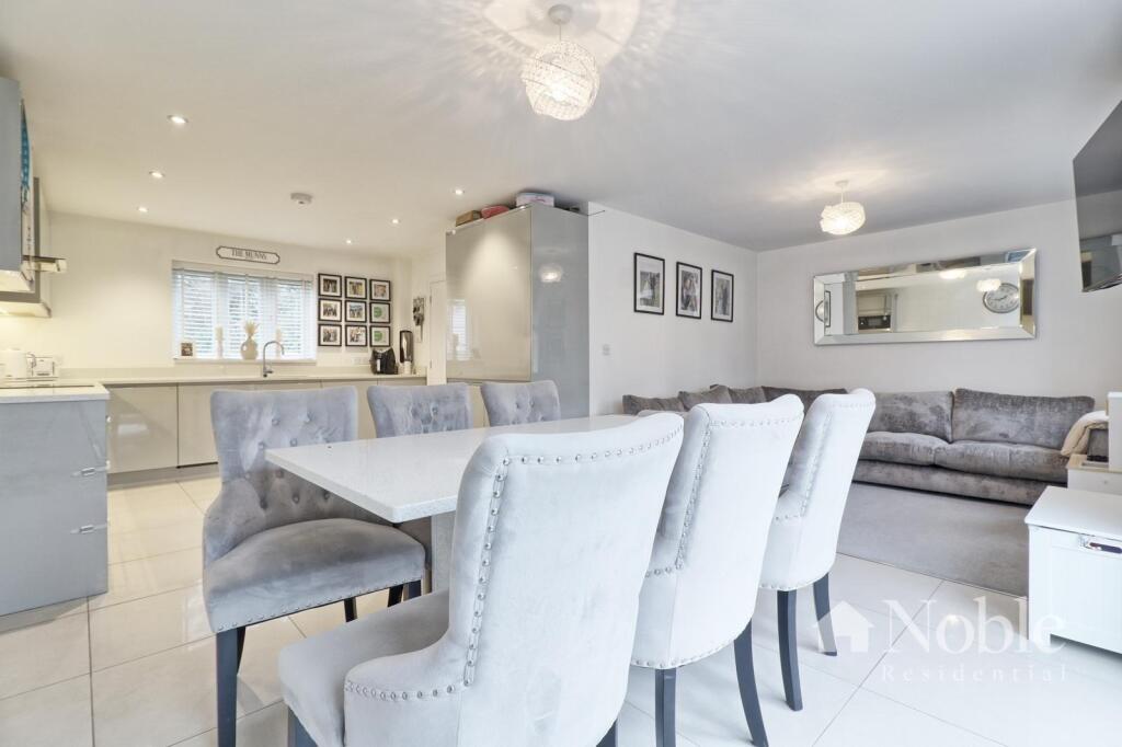 Open Plan Living/Kitchen/Dining Area