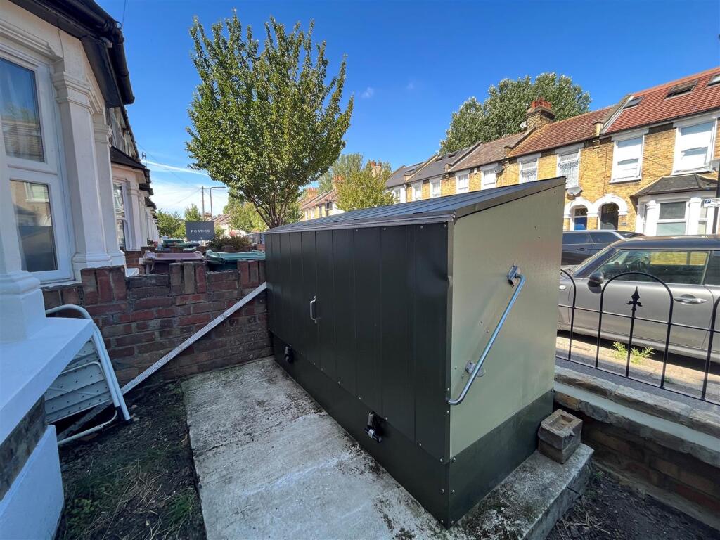 Front Garden / Secure Bike Shed