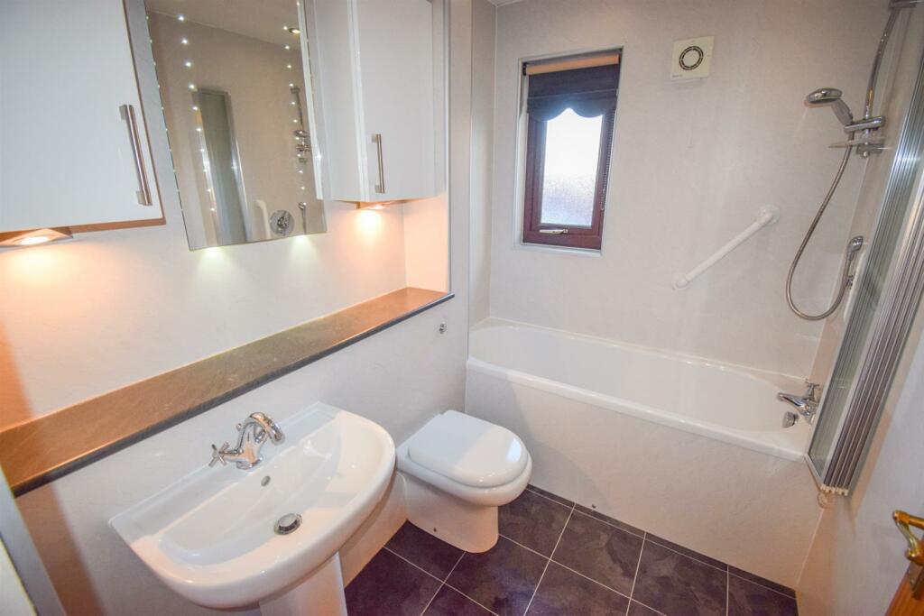 BATHROOM-2.jpg