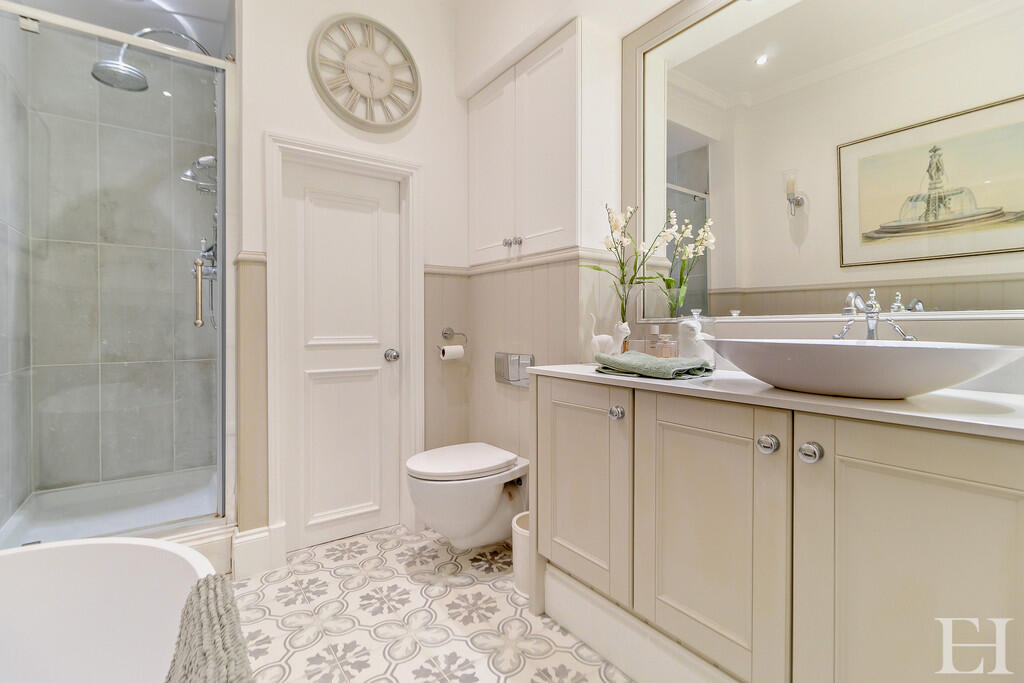 8632598-interior0...