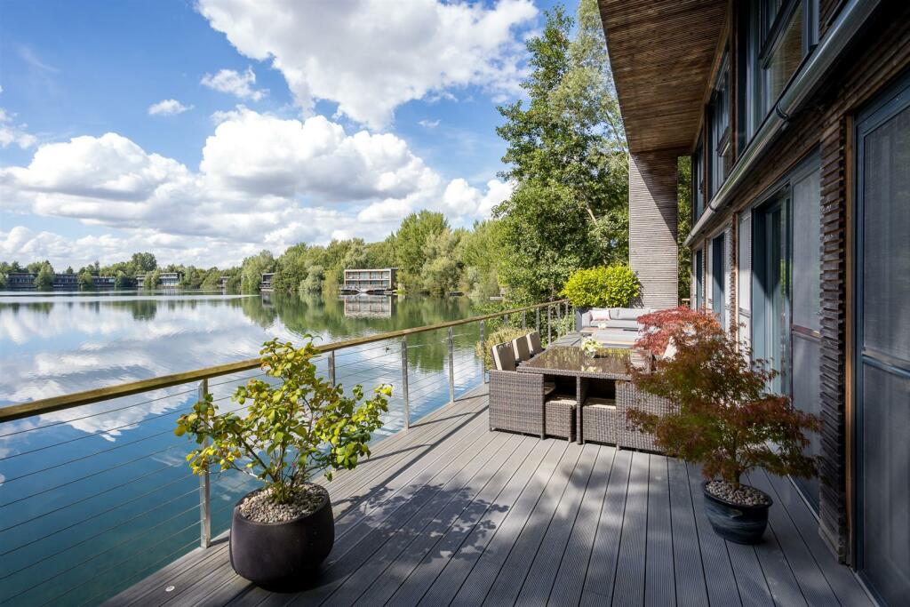 27 - 19 Longcross Causeway - GL7 3DT - Web.jpg