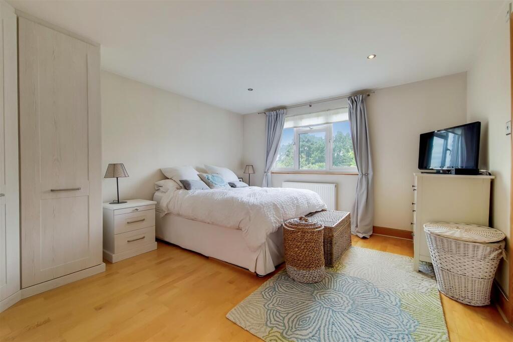 13_Main Bedroom-0.jpg