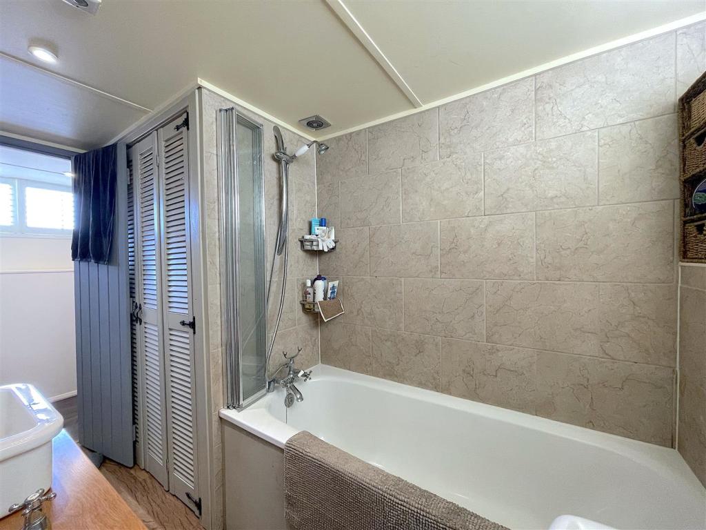 Bathroom (1).jpeg