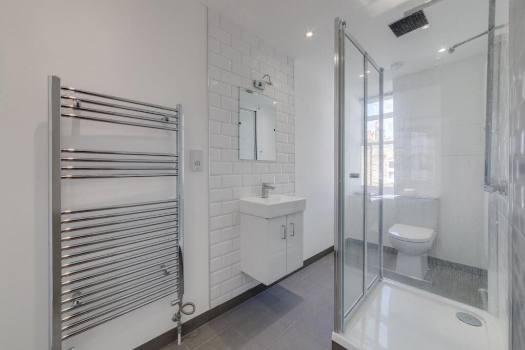 BATHROOM 1.jpg