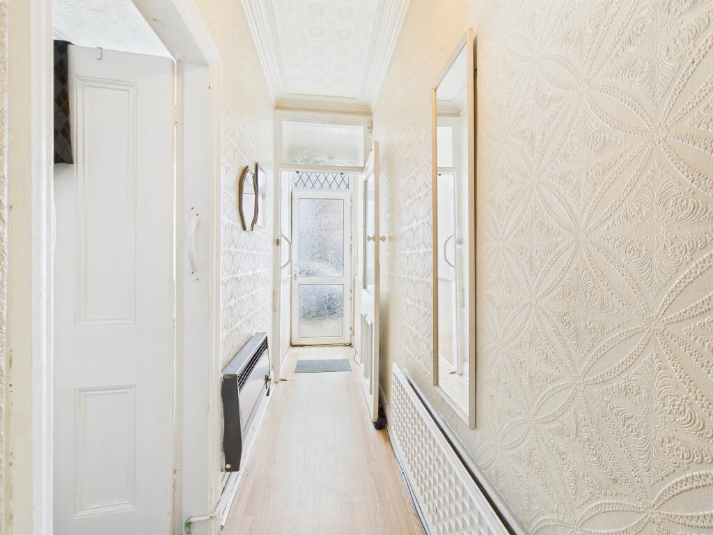 CAM04825G0-PR0128-STILL001