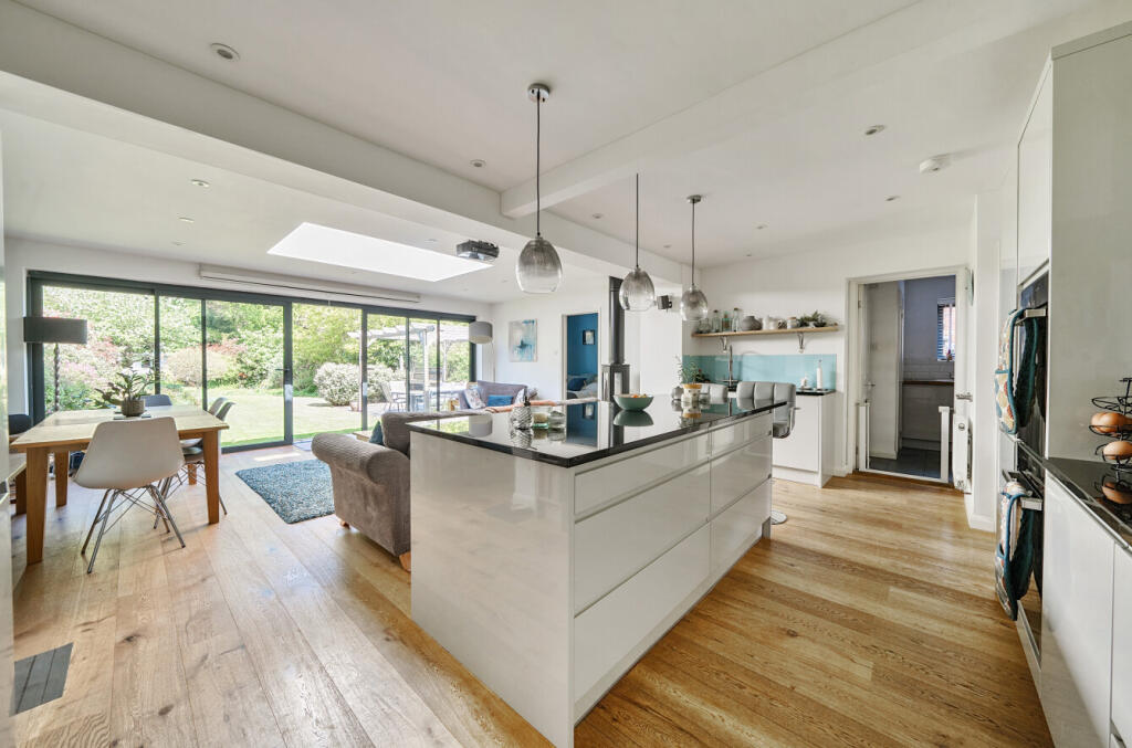 25-6814afda8ce69-...