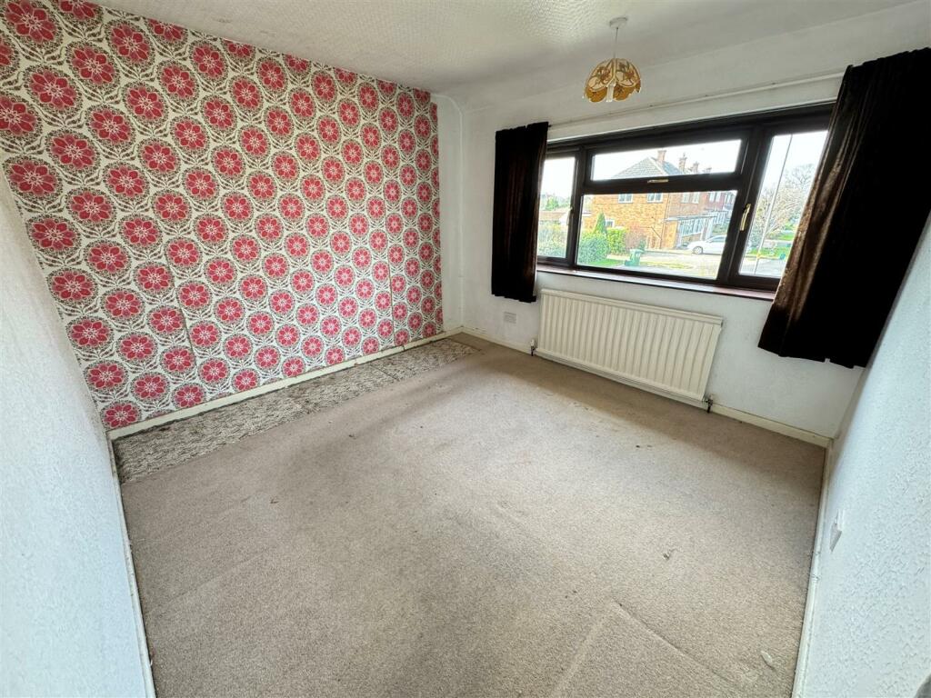 Bedroom 1.jpg