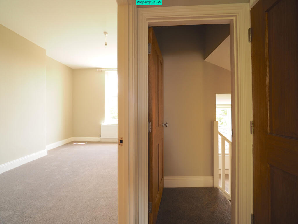 Hall to bedrooms