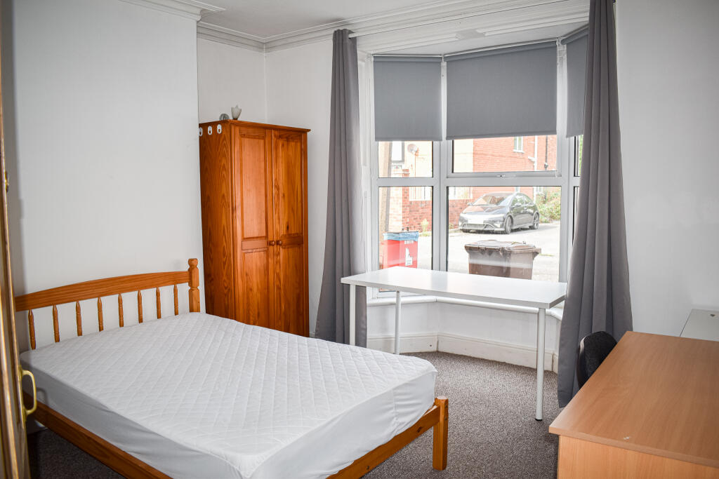 39 Drake - Bedroom 1.jpg