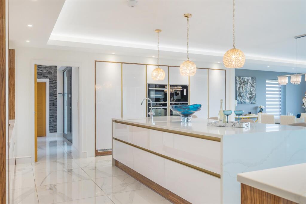 Preston Meadows 5 Bedroom Detached Property -  Kit