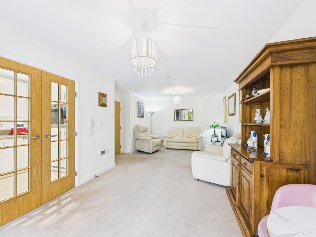 CAM02909G0-PR0471-STILL005