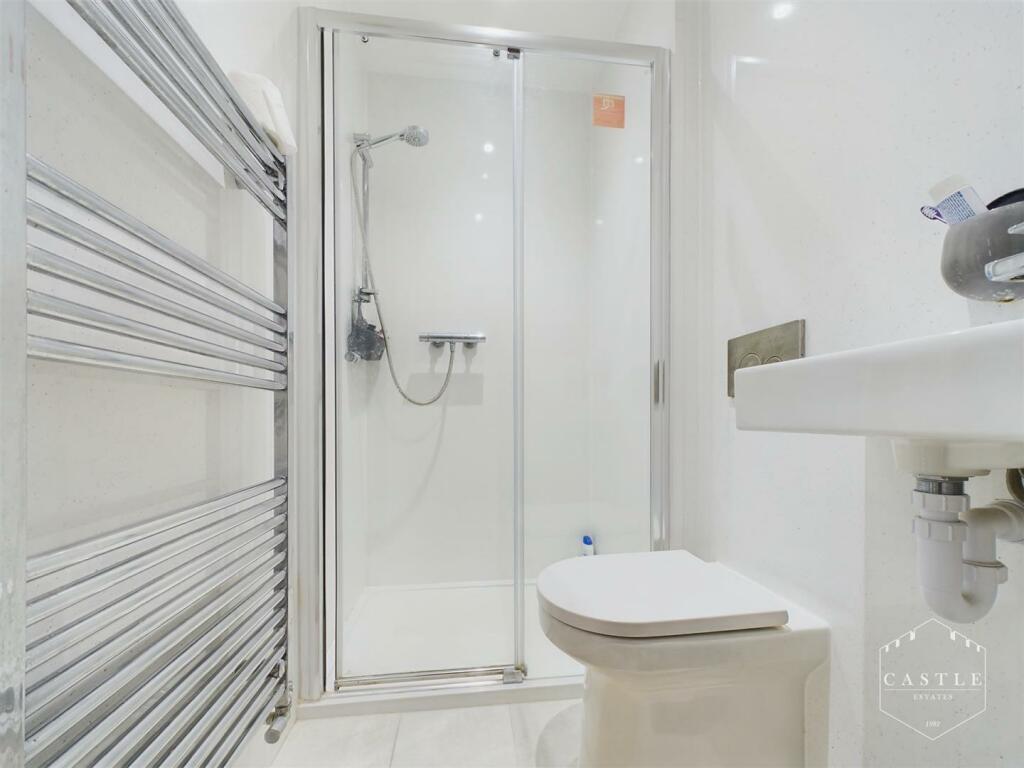 ENSUITE SHOWER ROOM