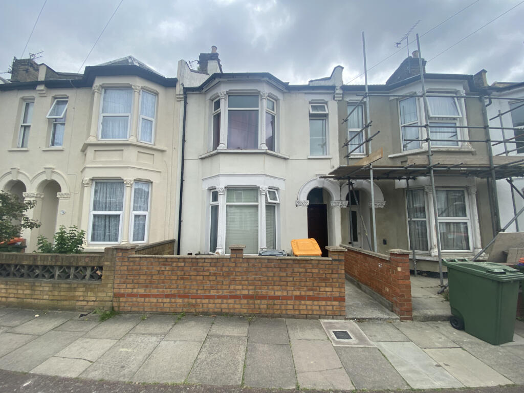 6 bed terraced house for to rent Caistor Park Roa
