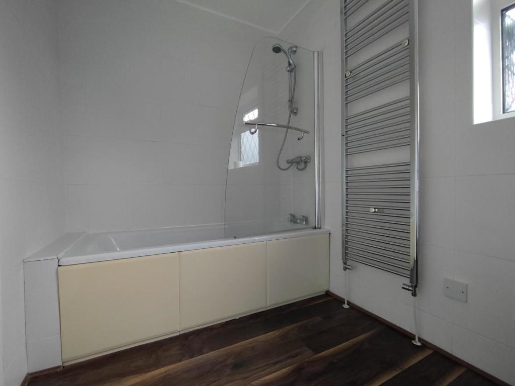 Family Bathroom 2