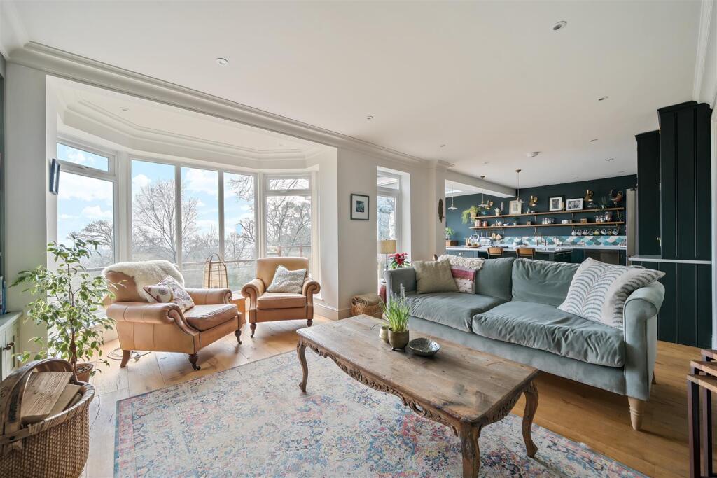 Living &amp; Kitchen