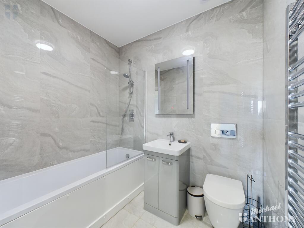 CAM03218G0-PR0369-STILL005