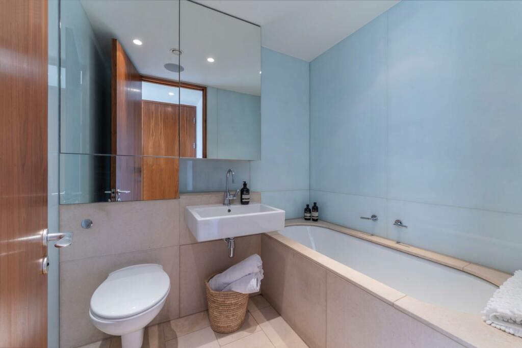 BATHROOM1.jpg