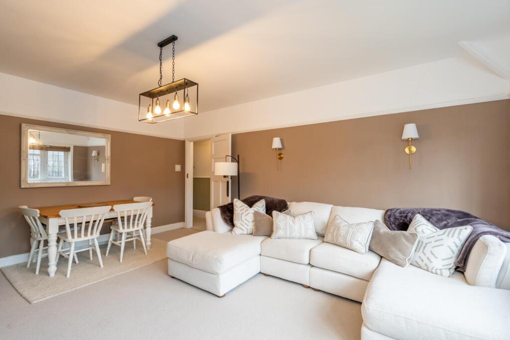 Lounge Diner (2).jpg