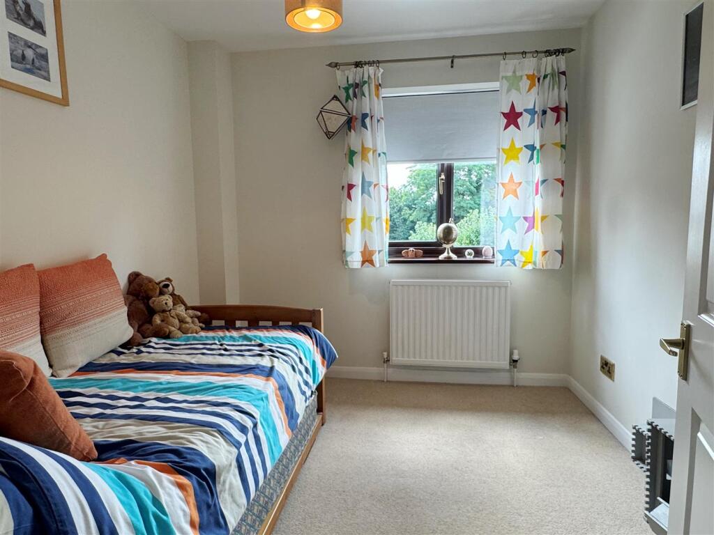 Bed 4.JPG
