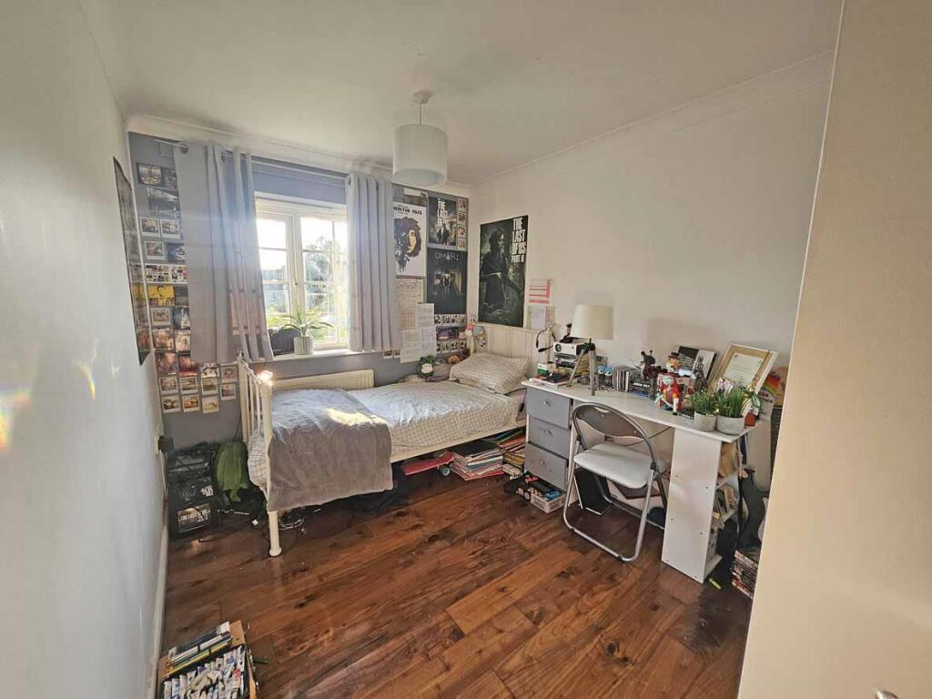 Aberdeen Avenue 100 Bed 3.jpg