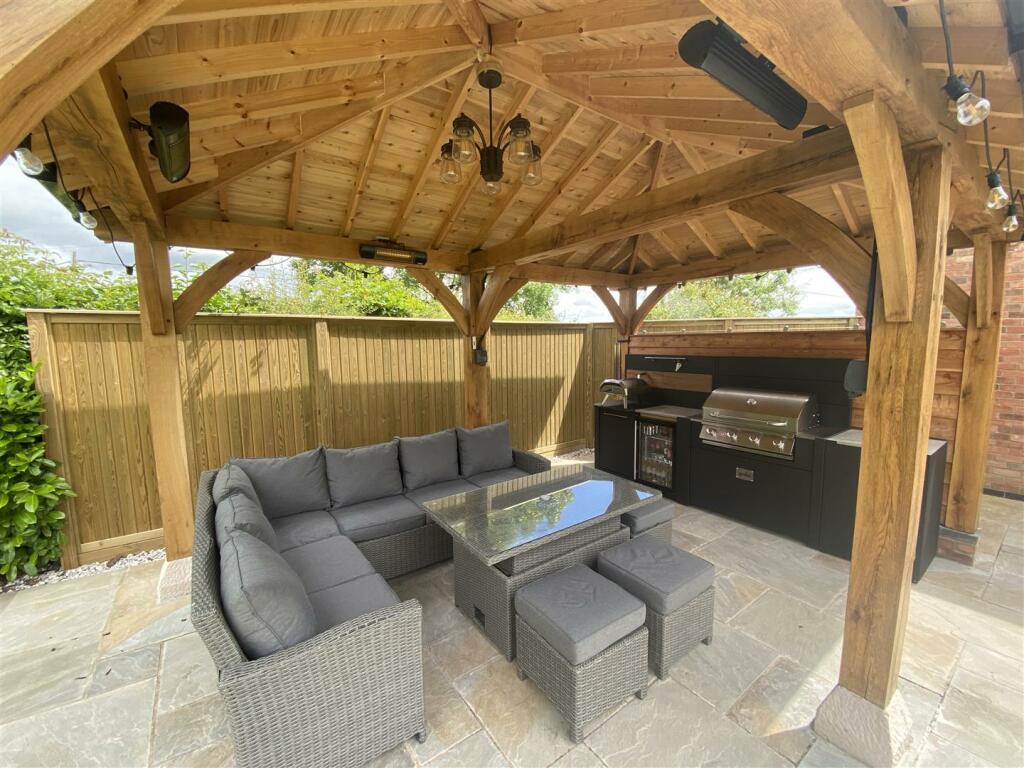 gazebo2.JPG