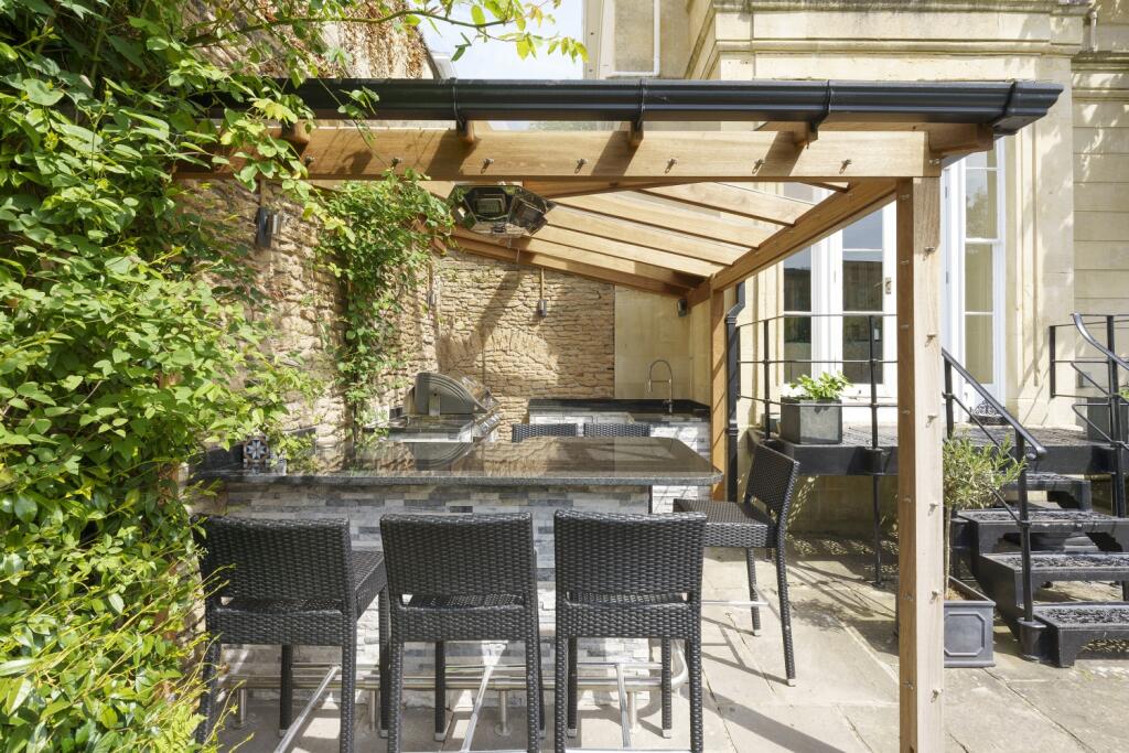 Outdoor Kitchen