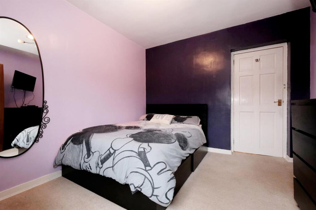 06 - Bedroom 1.1.jpg