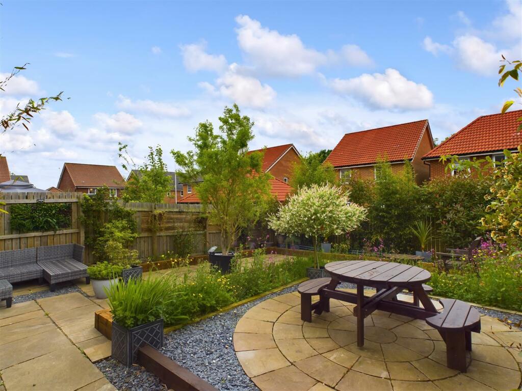 CAM03214G0-PR0064-STILL005.jpg