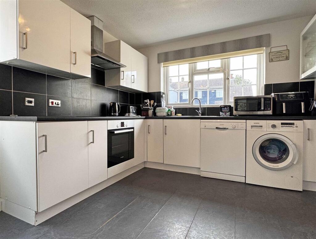 Kitchen c.jpg