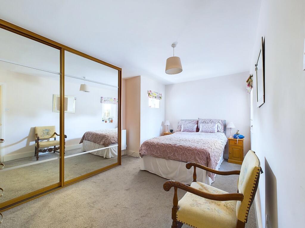 CAM01543G0-PR0035-STILL012