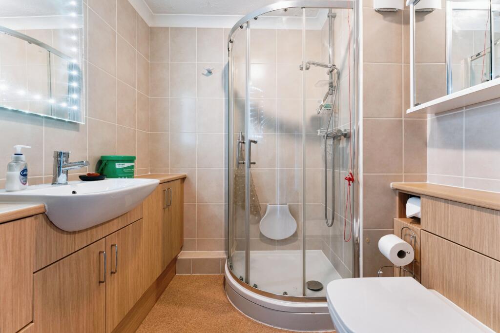 SHOWER ROOM