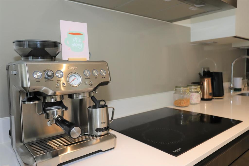 Kitchen 2.JPG
