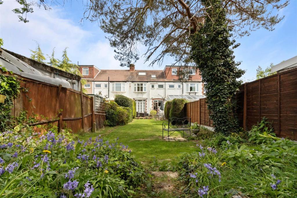 Large West Facing Rear Garden