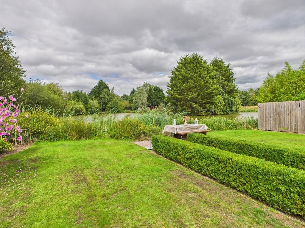 CAM02854G0-PR0429...