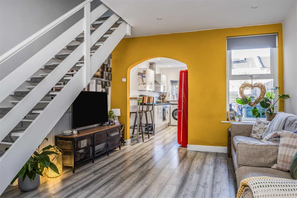 28 Liverpool Road, Portsmouth-Small-PorticoMarketi