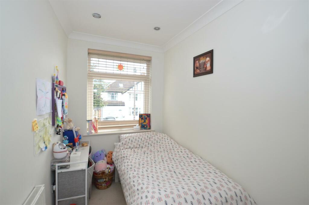 201 Lyndhurst Ave bed  Oct 24.JPG