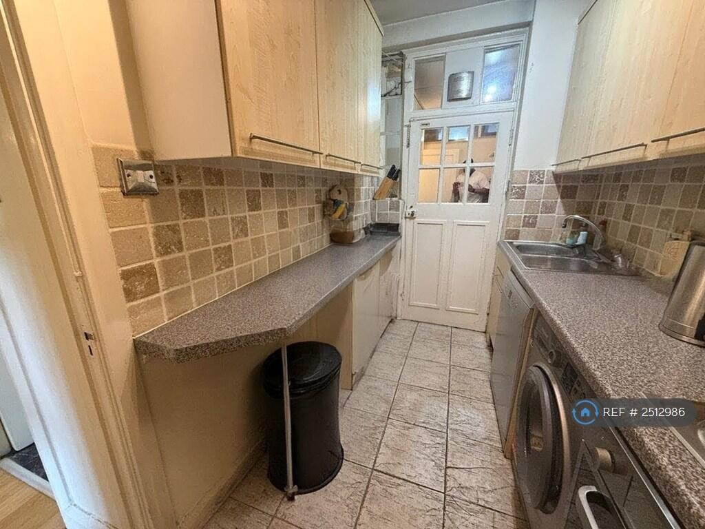 Fully Equipped Kitchen, Dishwasher Etc