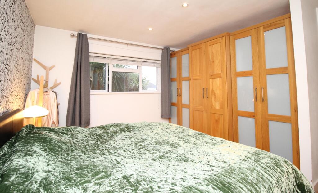 Master Room (2)