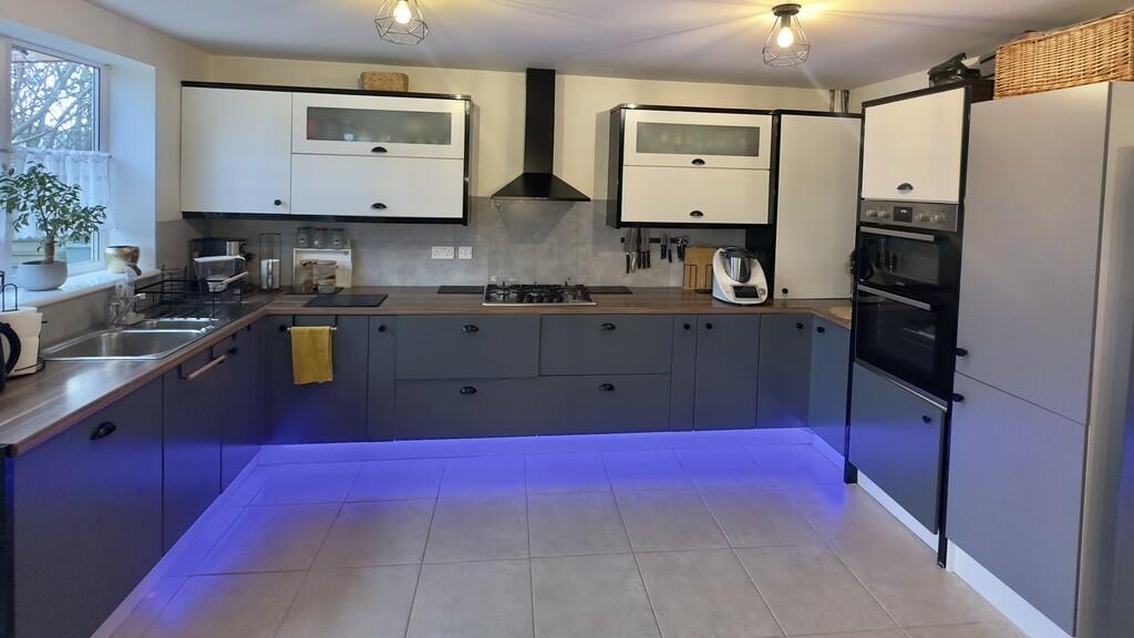 621F6834-A841-4F4...