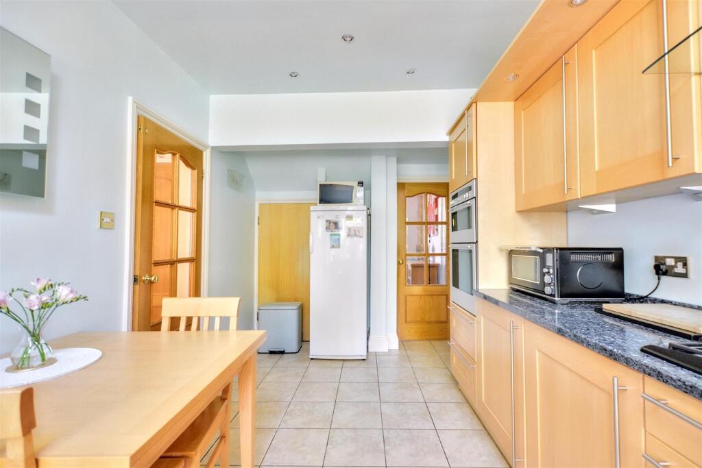 Kitchen_3.jpeg