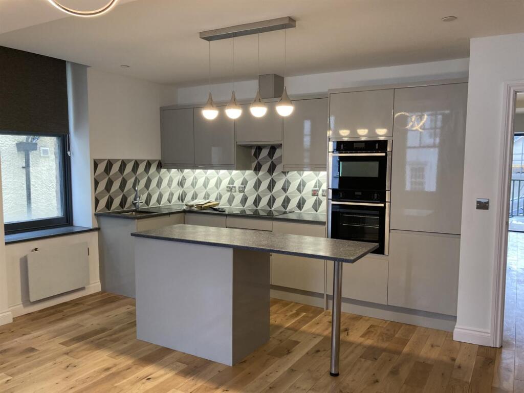 Kitchen 1.jpg