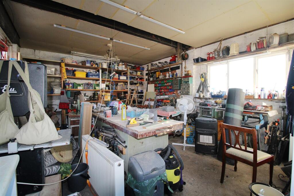Garage / Workshop
